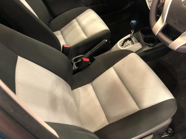 アクアＳ　車検整備付／走行距離３１６５２キロ／ワンセグナビ／マット１年保証距離無制限　走行距離３１６５２キロ　車検整備付　ワンセグナビ　バックカメラ　ブルートゥース　カーペットマット　助手席エアバッグ　オートライト（埼玉県）の中古車