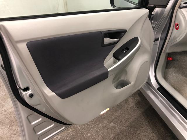 プリウスＳ　ＬＥＤエディション　車検整備付／走行３９８３１キロ／ナビ１年保証距離無制限　走行距離３９８３１キロ　車検整備付　ワンセグナビ　バックカメラ　ブルートゥース　ドラレコ　純正マット　サイドエアバッグ　オートライト　ＬＥＤヘッドランプ（埼玉県）の中古車