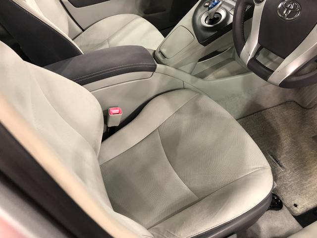 プリウスＳ　ＬＥＤエディション　車検整備付／走行３９８３１キロ／ナビ１年保証距離無制限　走行距離３９８３１キロ　車検整備付　ワンセグナビ　バックカメラ　ブルートゥース　ドラレコ　純正マット　サイドエアバッグ　オートライト　ＬＥＤヘッドランプ（埼玉県）の中古車