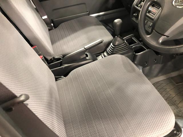 ハイゼットトラックエクストラＳＡIIIｔ　ＭＴ５速／走行１０７３３キロ／マット１年保証距離無制限　走行距離１０７３３キロ　ＭＴ５速　マニュアル車　ＣＤチューナー　純正マット　荷台作業灯　助手席エアバッグ　スマートアシスト３ｔ　マニュアルエアコン（埼玉県）の中古車
