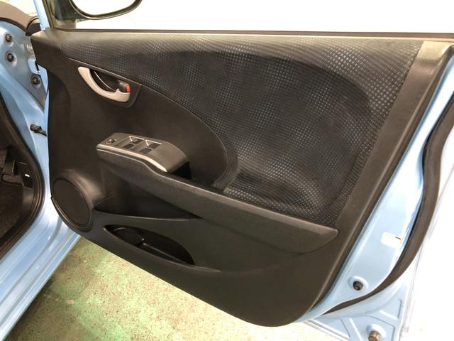 フィット１３Ｇ・スマートセレクション　ファインスタイル　車検整備付１年保証距離無制限　走行距離５４４５４キロ　車検整備付　ワンセグナビ　バックカメラ　ＤＶＤ再生　純正マット　助手席エアバッグ　オートライト　ＨＩＤヘッドランプ（埼玉県）の中古車
