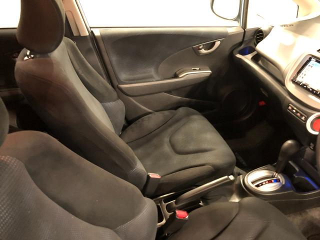 フィット１３Ｇ・スマートセレクション　ファインスタイル　車検整備付１年保証距離無制限　走行距離５４４５４キロ　車検整備付　ワンセグナビ　バックカメラ　ＤＶＤ再生　純正マット　助手席エアバッグ　オートライト　ＨＩＤヘッドランプ（埼玉県）の中古車