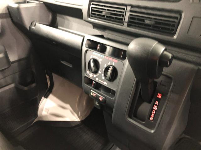 ハイゼットカーゴＤＸ　車検整備付／走行９３４７キロ／ＣＤチューナー／マット１年保証距離無制限　走行距離９３４７キロ　車検整備付　ＣＤチューナー　純正マット　助手席エアバッグ　クリアランスソナー　オートライト　アイドリングストップ　キーレスエントリー　両側スライドドア（埼玉県）の中古車
