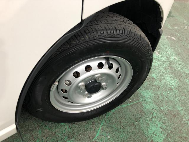 ハイゼットカーゴＤＸ　車検整備付／走行９３４７キロ／ＣＤチューナー／マット１年保証距離無制限　走行距離９３４７キロ　車検整備付　ＣＤチューナー　純正マット　助手席エアバッグ　クリアランスソナー　オートライト　アイドリングストップ　キーレスエントリー　両側スライドドア（埼玉県）の中古車
