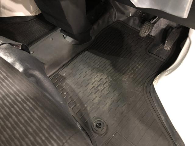 ハイゼットカーゴＤＸ　車検整備付／走行９３４７キロ／ＣＤチューナー／マット１年保証距離無制限　走行距離９３４７キロ　車検整備付　ＣＤチューナー　純正マット　助手席エアバッグ　クリアランスソナー　オートライト　アイドリングストップ　キーレスエントリー　両側スライドドア（埼玉県）の中古車
