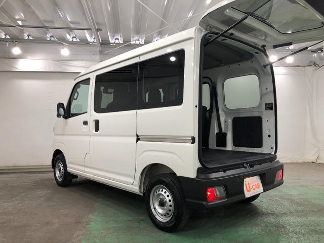 ハイゼットカーゴＤＸ　車検整備付／走行９３４７キロ／ＣＤチューナー／マット１年保証距離無制限　走行距離９３４７キロ　車検整備付　ＣＤチューナー　純正マット　助手席エアバッグ　クリアランスソナー　オートライト　アイドリングストップ　キーレスエントリー　両側スライドドア（埼玉県）の中古車