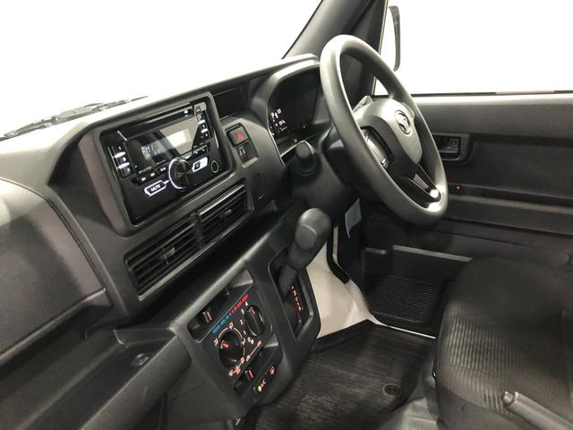 ハイゼットカーゴＤＸ　車検整備付／走行９３４７キロ／ＣＤチューナー／マット１年保証距離無制限　走行距離９３４７キロ　車検整備付　ＣＤチューナー　純正マット　助手席エアバッグ　クリアランスソナー　オートライト　アイドリングストップ　キーレスエントリー　両側スライドドア（埼玉県）の中古車