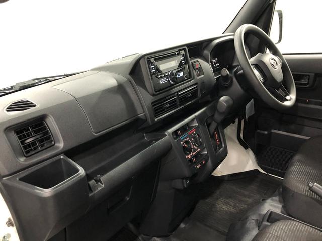 ハイゼットカーゴＤＸ　車検整備付／走行９３４７キロ／ＣＤチューナー／マット１年保証距離無制限　走行距離９３４７キロ　車検整備付　ＣＤチューナー　純正マット　助手席エアバッグ　クリアランスソナー　オートライト　アイドリングストップ　キーレスエントリー　両側スライドドア（埼玉県）の中古車