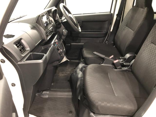 ハイゼットカーゴＤＸ　車検整備付／走行９３４７キロ／ＣＤチューナー／マット１年保証距離無制限　走行距離９３４７キロ　車検整備付　ＣＤチューナー　純正マット　助手席エアバッグ　クリアランスソナー　オートライト　アイドリングストップ　キーレスエントリー　両側スライドドア（埼玉県）の中古車