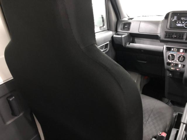 ハイゼットカーゴＤＸ　車検整備付／走行９３４７キロ／ＣＤチューナー／マット１年保証距離無制限　走行距離９３４７キロ　車検整備付　ＣＤチューナー　純正マット　助手席エアバッグ　クリアランスソナー　オートライト　アイドリングストップ　キーレスエントリー　両側スライドドア（埼玉県）の中古車