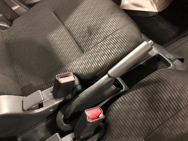 ハイゼットカーゴＤＸ　車検整備付／走行９３４７キロ／ＣＤチューナー／マット１年保証距離無制限　走行距離９３４７キロ　車検整備付　ＣＤチューナー　純正マット　助手席エアバッグ　クリアランスソナー　オートライト　アイドリングストップ　キーレスエントリー　両側スライドドア（埼玉県）の中古車