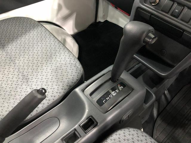 ＮＴ１００クリッパートラックＤＸ　４ＷＤ／車検整備付／走行５５５８キロ／ＦＭＡＭラジオ１年保証距離無制限　走行距離５５５８キロ　４ＷＤ　車検整備付　ＦＭＡＭラジオ　純正フロアマット　助手席エアバッグ　マニュアルエアコン（埼玉県）の中古車