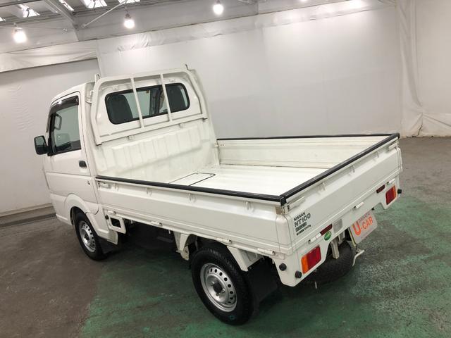 ＮＴ１００クリッパートラックＤＸ　４ＷＤ／車検整備付／走行５５５８キロ／ＦＭＡＭラジオ１年保証距離無制限　走行距離５５５８キロ　４ＷＤ　車検整備付　ＦＭＡＭラジオ　純正フロアマット　助手席エアバッグ　マニュアルエアコン（埼玉県）の中古車