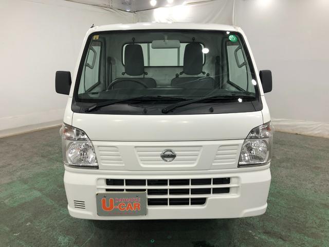 ＮＴ１００クリッパートラックＤＸ　４ＷＤ／車検整備付／走行５５５８キロ／ＦＭＡＭラジオ１年保証距離無制限　走行距離５５５８キロ　４ＷＤ　車検整備付　ＦＭＡＭラジオ　純正フロアマット　助手席エアバッグ　マニュアルエアコン（埼玉県）の中古車