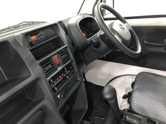 ＮＴ１００クリッパートラックＤＸ　４ＷＤ／車検整備付／走行５５５８キロ／ＦＭＡＭラジオ１年保証距離無制限　走行距離５５５８キロ　４ＷＤ　車検整備付　ＦＭＡＭラジオ　純正フロアマット　助手席エアバッグ　マニュアルエアコン（埼玉県）の中古車