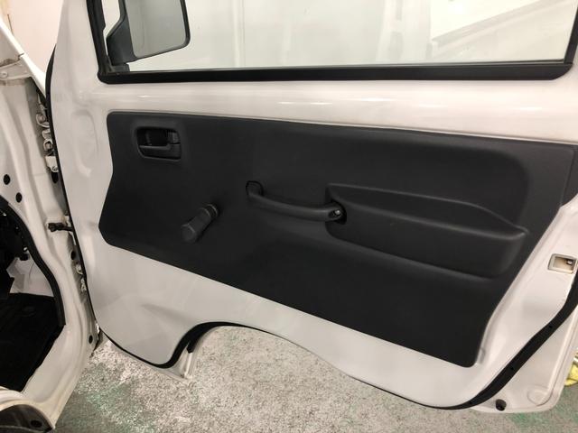 ＮＴ１００クリッパートラックＤＸ　４ＷＤ／車検整備付／走行５５５８キロ／ＦＭＡＭラジオ１年保証距離無制限　走行距離５５５８キロ　４ＷＤ　車検整備付　ＦＭＡＭラジオ　純正フロアマット　助手席エアバッグ　マニュアルエアコン（埼玉県）の中古車