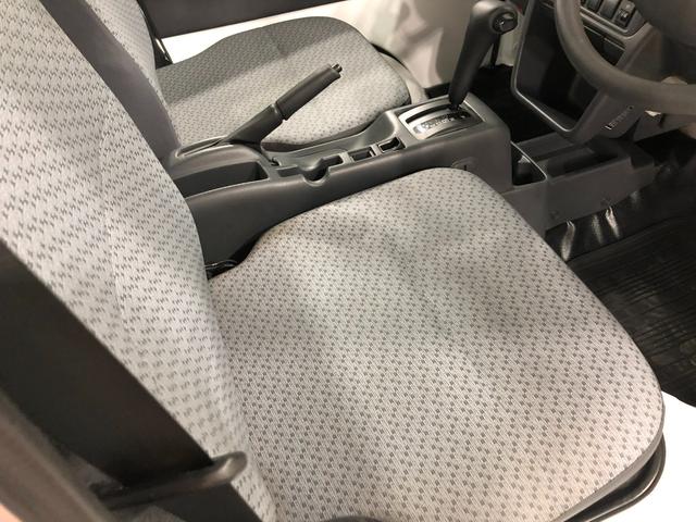 ＮＴ１００クリッパートラックＤＸ　４ＷＤ／車検整備付／走行５５５８キロ／ＦＭＡＭラジオ１年保証距離無制限　走行距離５５５８キロ　４ＷＤ　車検整備付　ＦＭＡＭラジオ　純正フロアマット　助手席エアバッグ　マニュアルエアコン（埼玉県）の中古車
