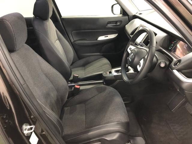 フィットｅ：ＨＥＶホーム　走行９９４３キロ／ナビ／バックカメラ１年保証距離無制限　走行距離９９４３キロ　フルセグナビ　バックカメラ　ブルートゥース　ＵＳＢ２口　純正マット　サイドエアバッグ　オートライト　ＬＥＤヘッドランプ　電動格納式ドアミラー　キーフリー（埼玉県）の中古車