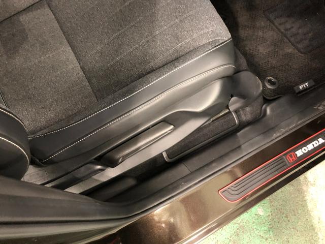 フィットｅ：ＨＥＶホーム　走行９９４３キロ／ナビ／バックカメラ１年保証距離無制限　走行距離９９４３キロ　フルセグナビ　バックカメラ　ブルートゥース　ＵＳＢ２口　純正マット　サイドエアバッグ　オートライト　ＬＥＤヘッドランプ　電動格納式ドアミラー　キーフリー（埼玉県）の中古車