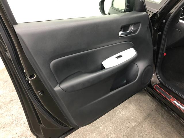フィットｅ：ＨＥＶホーム　走行９９４３キロ／ナビ／バックカメラ１年保証距離無制限　走行距離９９４３キロ　フルセグナビ　バックカメラ　ブルートゥース　ＵＳＢ２口　純正マット　サイドエアバッグ　オートライト　ＬＥＤヘッドランプ　電動格納式ドアミラー　キーフリー（埼玉県）の中古車