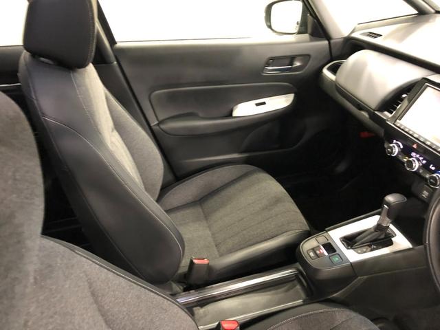 フィットｅ：ＨＥＶホーム　走行９９４３キロ／ナビ／バックカメラ１年保証距離無制限　走行距離９９４３キロ　フルセグナビ　バックカメラ　ブルートゥース　ＵＳＢ２口　純正マット　サイドエアバッグ　オートライト　ＬＥＤヘッドランプ　電動格納式ドアミラー　キーフリー（埼玉県）の中古車