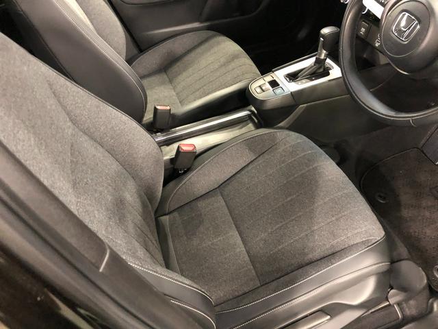 フィットｅ：ＨＥＶホーム　走行９９４３キロ／ナビ／バックカメラ１年保証距離無制限　走行距離９９４３キロ　フルセグナビ　バックカメラ　ブルートゥース　ＵＳＢ２口　純正マット　サイドエアバッグ　オートライト　ＬＥＤヘッドランプ　電動格納式ドアミラー　キーフリー（埼玉県）の中古車