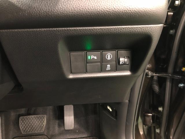フィットｅ：ＨＥＶホーム　走行９９４３キロ／ナビ／バックカメラ１年保証距離無制限　走行距離９９４３キロ　フルセグナビ　バックカメラ　ブルートゥース　ＵＳＢ２口　純正マット　サイドエアバッグ　オートライト　ＬＥＤヘッドランプ　電動格納式ドアミラー　キーフリー（埼玉県）の中古車