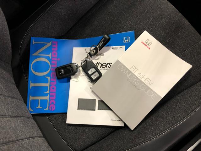 フィットｅ：ＨＥＶホーム　走行９９４３キロ／ナビ／バックカメラ１年保証距離無制限　走行距離９９４３キロ　フルセグナビ　バックカメラ　ブルートゥース　ＵＳＢ２口　純正マット　サイドエアバッグ　オートライト　ＬＥＤヘッドランプ　電動格納式ドアミラー　キーフリー（埼玉県）の中古車