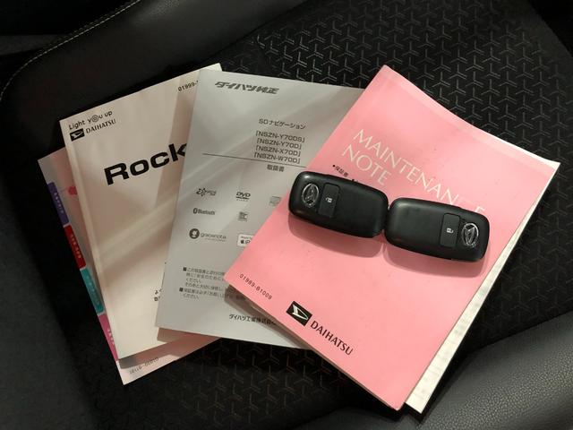 ロッキープレミアム　車検整備付／走行３９９９４キロ／ナビ／ドラレコ１年保証距離無制限　走行距離３９９９４キロ　純正フルセグナビ　バックカメラ　ブルートゥース　ドラレコ　純正マット　サイドエアバッグ　ＬＥＤヘッドランプ　アイドリングストップ　シートヒーター　キーフリー（埼玉県）の中古車