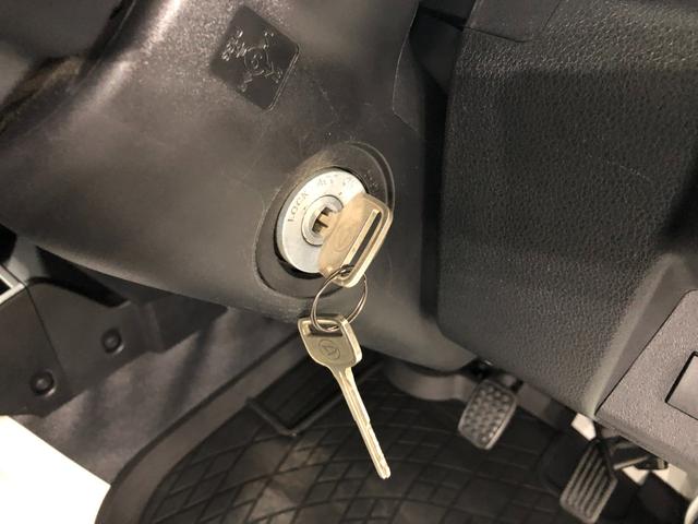 ハイゼットトラックスタンダード　４ＷＤ／ＭＴ車／走行３０８５キロ／ラジオ１年保証距離無制限　走行距離３０８５キロ　４ＷＤ　ＭＴ車　ＦＭＡＭラジオ　純正フロアマット　助手席エアバッグ　クリアランスソナー　オートライト　アイドリングストップ（埼玉県）の中古車