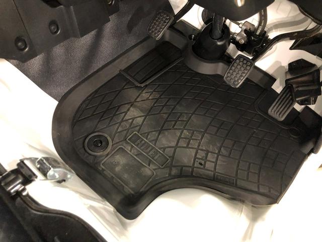 ハイゼットトラックスタンダード　４ＷＤ／ＭＴ車／走行３０８５キロ／ラジオ１年保証距離無制限　走行距離３０８５キロ　４ＷＤ　ＭＴ車　ＦＭＡＭラジオ　純正フロアマット　助手席エアバッグ　クリアランスソナー　オートライト　アイドリングストップ（埼玉県）の中古車