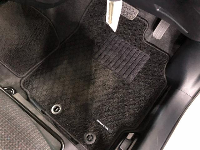 シエンタハイブリッド　ファンベースＸ　走行１５８１２キロ／純正マット１年保証距離無制限　走行距離１５８１２キロ　ＵＳＢソケット　純正カーペットマット　助手席エアバッグ　クリアランスソナー　オートマチックハイビーム　片側電動スライドドア　キーレスエントリー（埼玉県）の中古車