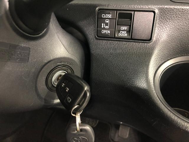 シエンタハイブリッド　ファンベースＸ　走行１５８１２キロ／純正マット１年保証距離無制限　走行距離１５８１２キロ　ＵＳＢソケット　純正カーペットマット　助手席エアバッグ　クリアランスソナー　オートマチックハイビーム　片側電動スライドドア　キーレスエントリー（埼玉県）の中古車