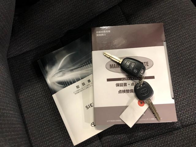 シエンタハイブリッド　ファンベースＸ　走行１５８１２キロ／純正マット１年保証距離無制限　走行距離１５８１２キロ　ＵＳＢソケット　純正カーペットマット　助手席エアバッグ　クリアランスソナー　オートマチックハイビーム　片側電動スライドドア　キーレスエントリー（埼玉県）の中古車