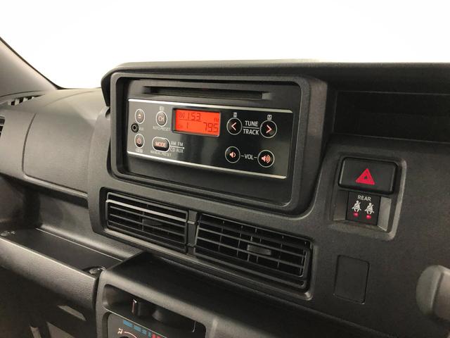 ハイゼットカーゴＤＸ　車検整備付／走行９５０３キロ／ＣＤチューナー／マット１年保証距離無制限　走行距離９５０３キロ　車検整備付　ＣＤチューナー　純正フロアマット　助手席エアバッグ　クリアランスソナー　オートライト　アイドリングストップ　両側スライドドア　キーレスエントリー（埼玉県）の中古車