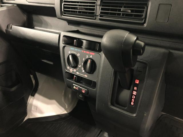 ハイゼットカーゴＤＸ　車検整備付／走行９５０３キロ／ＣＤチューナー／マット１年保証距離無制限　走行距離９５０３キロ　車検整備付　ＣＤチューナー　純正フロアマット　助手席エアバッグ　クリアランスソナー　オートライト　アイドリングストップ　両側スライドドア　キーレスエントリー（埼玉県）の中古車
