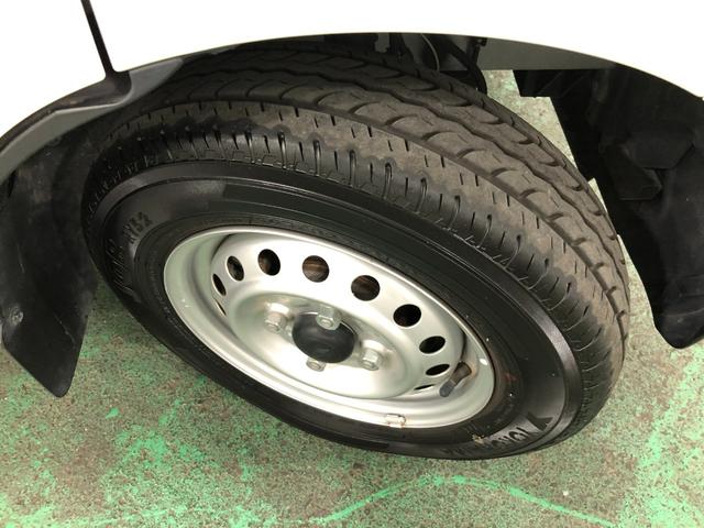 ハイゼットカーゴＤＸ　車検整備付／走行９５０３キロ／ＣＤチューナー／マット１年保証距離無制限　走行距離９５０３キロ　車検整備付　ＣＤチューナー　純正フロアマット　助手席エアバッグ　クリアランスソナー　オートライト　アイドリングストップ　両側スライドドア　キーレスエントリー（埼玉県）の中古車