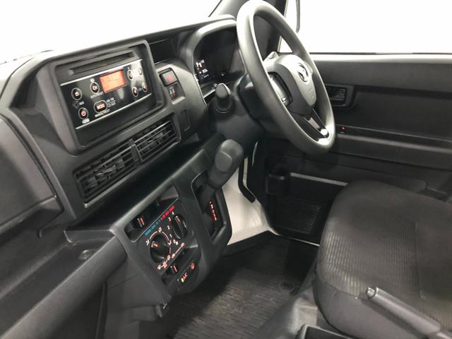ハイゼットカーゴＤＸ　車検整備付／走行９５０３キロ／ＣＤチューナー／マット１年保証距離無制限　走行距離９５０３キロ　車検整備付　ＣＤチューナー　純正フロアマット　助手席エアバッグ　クリアランスソナー　オートライト　アイドリングストップ　両側スライドドア　キーレスエントリー（埼玉県）の中古車
