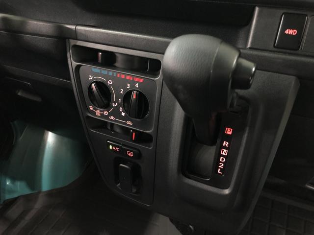 ハイゼットカーゴデラックスＳＡIII　走行２７８４９キロ／４ＷＤ／ナビ一年保証・走行距離無制限　走行２７８４９キロ　純正カーペットマット　フルセグナビ　ブルートゥース　バックカメラ　ＤＶＤ　アイドリングストップ　キーレス（埼玉県）の中古車