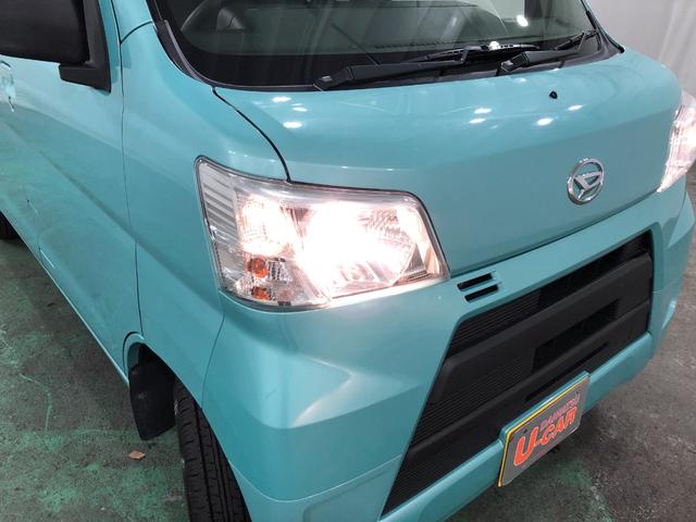 ハイゼットカーゴデラックスＳＡIII　走行２７８４９キロ／４ＷＤ／ナビ一年保証・走行距離無制限　走行２７８４９キロ　純正カーペットマット　フルセグナビ　ブルートゥース　バックカメラ　ＤＶＤ　アイドリングストップ　キーレス（埼玉県）の中古車
