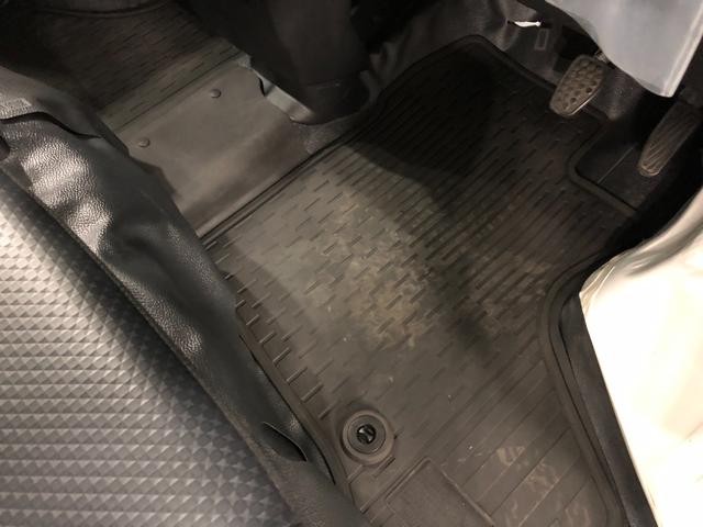 ハイゼットカーゴスペシャル　走行１０１１２キロ／車検整備付／ＡＭＦＭラジオ一年保証・走行距離無制限　走行１０１１２キロ　助手席エアバック　純正カーペットマット　クリアランスソナー　オートライト　アイドリングストップ（埼玉県）の中古車