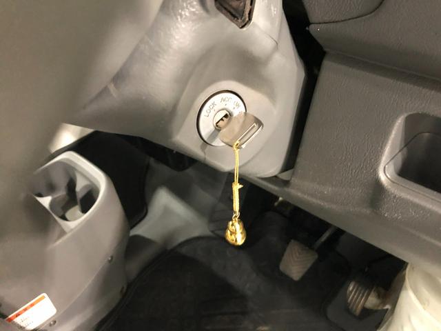 クリッパートラックＤＸ　４ＷＤ／車検整備付／走行２５１８３キロ１年保証距離無制限　走行距離２５１８３キロ　車検整備付　４ＷＤ　マニュアルエアコン　純正フロアマット　マニュアルエアコン　パワステなし（埼玉県）の中古車