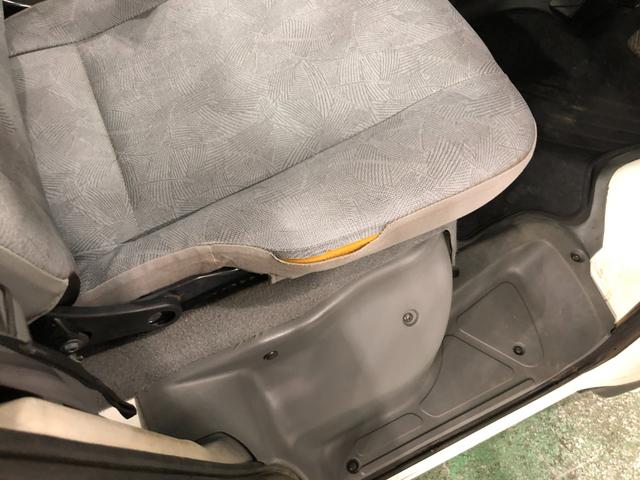 クリッパートラックＤＸ　４ＷＤ／車検整備付／走行２５１８３キロ１年保証距離無制限　走行距離２５１８３キロ　車検整備付　４ＷＤ　マニュアルエアコン　純正フロアマット　マニュアルエアコン　パワステなし（埼玉県）の中古車
