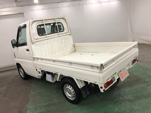 クリッパートラックＤＸ　４ＷＤ／車検整備付／走行２５１８３キロ１年保証距離無制限　走行距離２５１８３キロ　車検整備付　４ＷＤ　マニュアルエアコン　純正フロアマット　マニュアルエアコン　パワステなし（埼玉県）の中古車