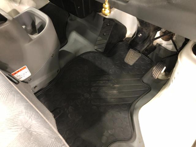 クリッパートラックＤＸ　４ＷＤ／車検整備付／走行２５１８３キロ１年保証距離無制限　走行距離２５１８３キロ　車検整備付　４ＷＤ　マニュアルエアコン　純正フロアマット　マニュアルエアコン　パワステなし（埼玉県）の中古車