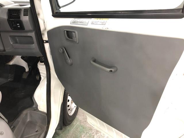 クリッパートラックＤＸ　４ＷＤ／車検整備付／走行２５１８３キロ１年保証距離無制限　走行距離２５１８３キロ　車検整備付　４ＷＤ　マニュアルエアコン　純正フロアマット　マニュアルエアコン　パワステなし（埼玉県）の中古車