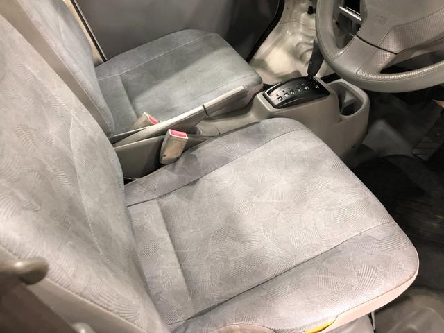 クリッパートラックＤＸ　４ＷＤ／車検整備付／走行２５１８３キロ１年保証距離無制限　走行距離２５１８３キロ　車検整備付　４ＷＤ　マニュアルエアコン　純正フロアマット　マニュアルエアコン　パワステなし（埼玉県）の中古車