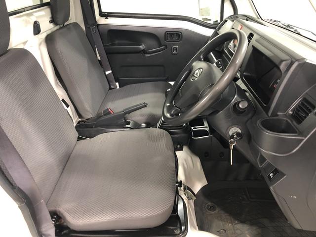 ハイゼットトラックＥＸＴ　４ＷＤ／ＭＴ／走行５２３７９キロ／ＣＤチューナー１年保証距離無制限　走行距離５２３７９キロ　４ＷＤ　ＭＴ　ＣＤチューナー　純正フロアマット　荷台作業灯　マニュアルエアコン　キーレスエントリー（埼玉県）の中古車