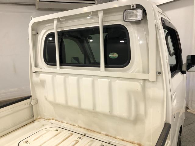 ハイゼットトラックＥＸＴ　４ＷＤ／ＭＴ／走行５２３７９キロ／ＣＤチューナー１年保証距離無制限　走行距離５２３７９キロ　４ＷＤ　ＭＴ　ＣＤチューナー　純正フロアマット　荷台作業灯　マニュアルエアコン　キーレスエントリー（埼玉県）の中古車