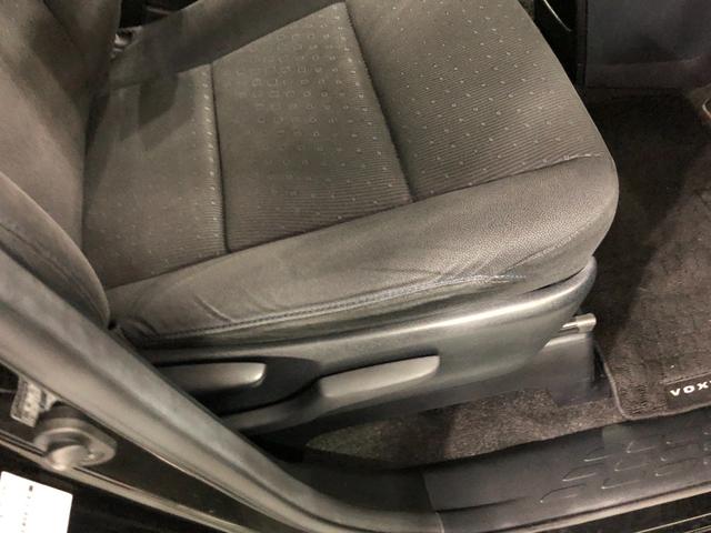 ヴォクシーＶ　走行５２８４５キロ／ナビ／バックカメラ／タイヤ４本交換一年保証・走行距離無制限　走行５２８４５キロ　ワンセグナビ　ブルートゥース　バックカメラ　オートマチックハイビーム　オートライト　ＬＥＤヘッドライト　片側電動スライドドア（埼玉県）の中古車